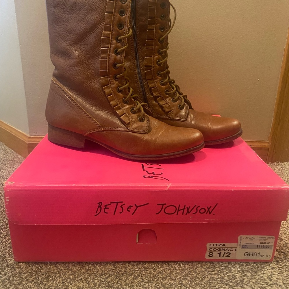 Betsey Johnson Litza 8.5 cognac
